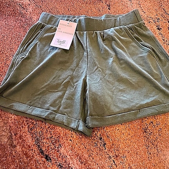 LA RELAXED XS Ribbed Cuffed French Terry Short NWT! Retail: $44 - Picture 2 of 8